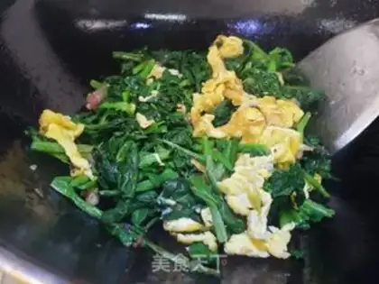 Make spinach fried goose eggs step 7