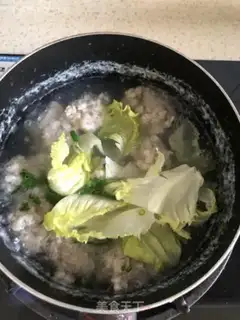 Make The green leaves meatball soup step 4