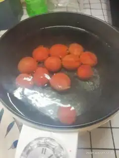 Make Plum tomatoes step 1