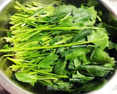 Make Garlic spinach with peanut rice step 0