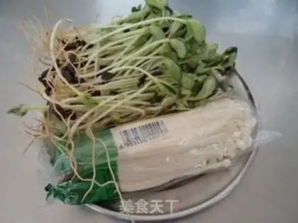 Make Black bean sprouts with golden needle mushrooms step 0