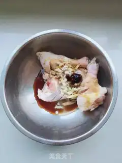 Make Garlic roasted chicken legs step 0