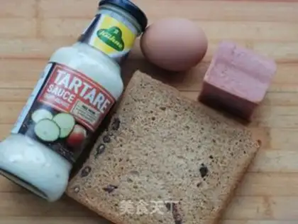 Make Tata sauce, whole wheat sandwich step 0