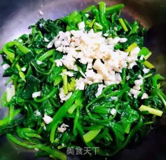 Make Garlic spinach with peanut rice step 5