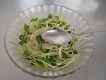 Make Black bean sprouts with golden needle mushrooms step 6