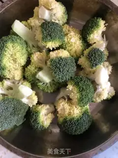 Make Hot peppers and broccoli step 0