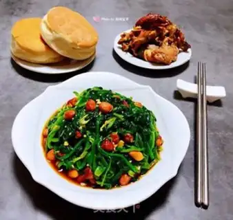Make Garlic spinach with peanut rice step 10