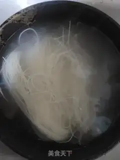 Make The spinach cloud swallows noodle soup step 2