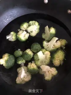 Make Hot peppers and broccoli step 1