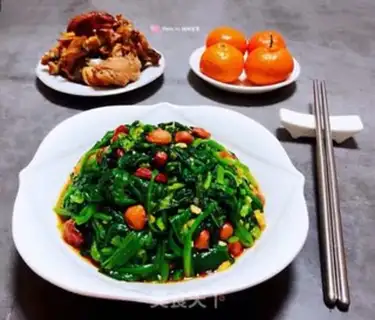 Make Garlic spinach with peanut rice step 13
