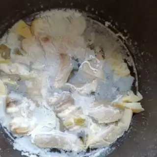 Make Sweet peas with hot noodles step 2