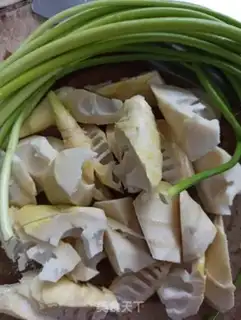Make Garlic sprouts step 0