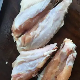 Make Spicy dolls, chicken wings step 2