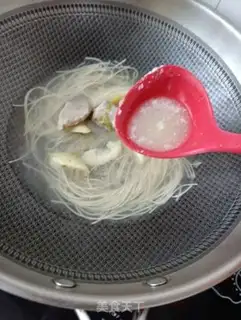 Make Sweet peas with hot noodles step 3