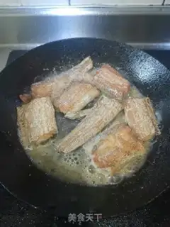 Make Garlic seedlings burning fish step 3