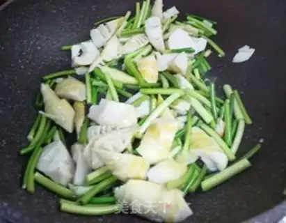 Make Garlic sprouts step 2