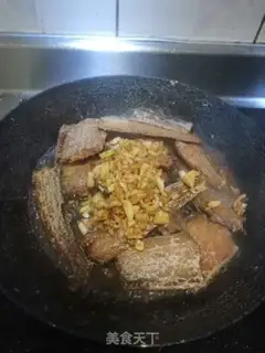Make Garlic seedlings burning fish step 5