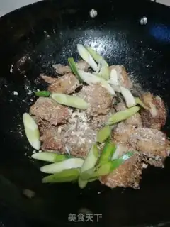 Make Garlic seedlings burning fish step 8