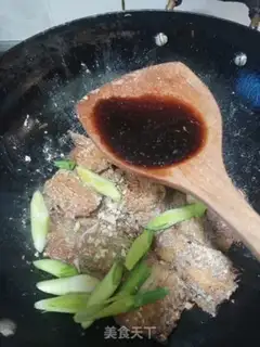 Make Garlic seedlings burning fish step 9