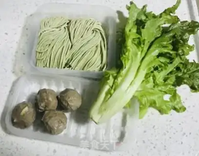 Make Beefball spinach noodles step 0