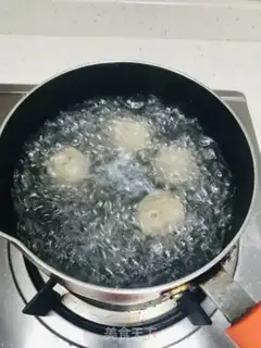 Make Beefball spinach noodles step 1
