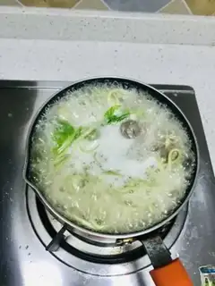Make Beefball spinach noodles step 5
