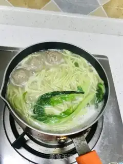 Make Beefball spinach noodles step 6