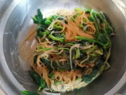 Make Fan spinach with soy sauce step 6