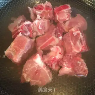 Make Lotus peanut stew ribs step 2