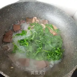 Make Peas and duck blood fan soup step 12