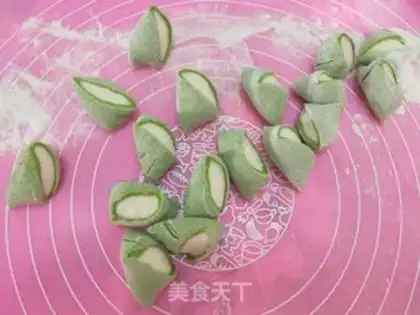 Make Spinach egg powdered double-coloured dumplings step 8