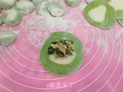 Make Spinach egg powdered double-coloured dumplings step 9
