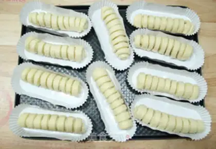 Make caterpillar bread step 12
