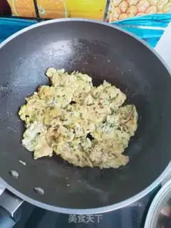 Make Shrimp skin fried eggs step 4