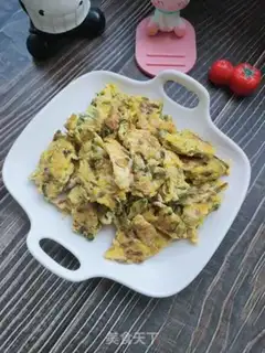 Make Shrimp skin fried eggs step 5