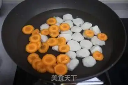Make Carrot fishball fan soup step 4