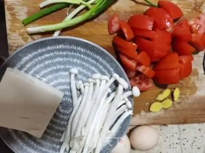 Make Tomato tofu mushroom soup step 0