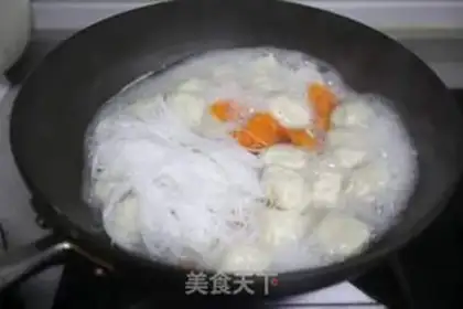 Make Carrot fishball fan soup step 5