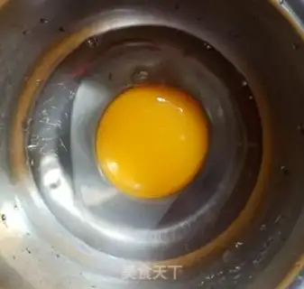 Make Pyramid foie egg soup step 1