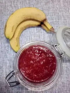 Make Strawberry banana salad step 1