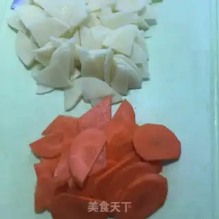 Make Potato chips with onion oil step 0