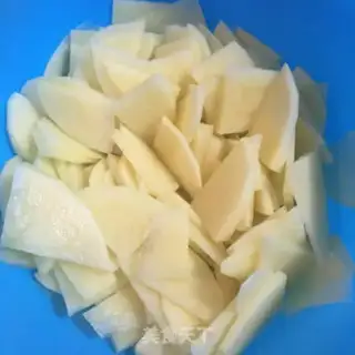 Make Potato chips with onion oil step 1