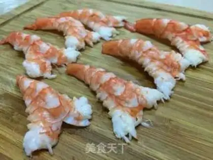 Make Sushi with ripe shrimp step 1