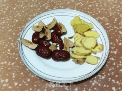 Make Ginger-tree egg and sugar tea step 1