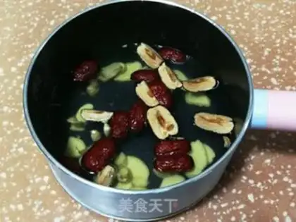 Make Ginger-tree egg and sugar tea step 2