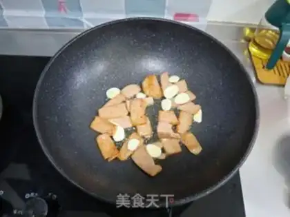 Make Seafood mushroom fried lunch meat step 2