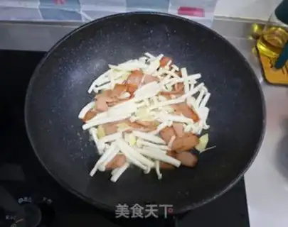 Make Seafood mushroom fried lunch meat step 3