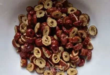 Make Western cucumbers, red date tea step 1