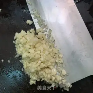 Make Garlic fans step 2