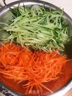 Make Vegetable beef rolls in spring step 0